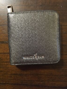 WHITE ELM Metallic Zippered Wallet - Metallic Black